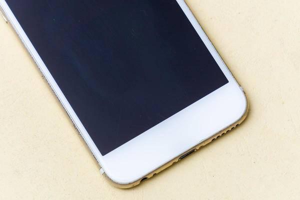无声的精密 一部iPhone的静物独白